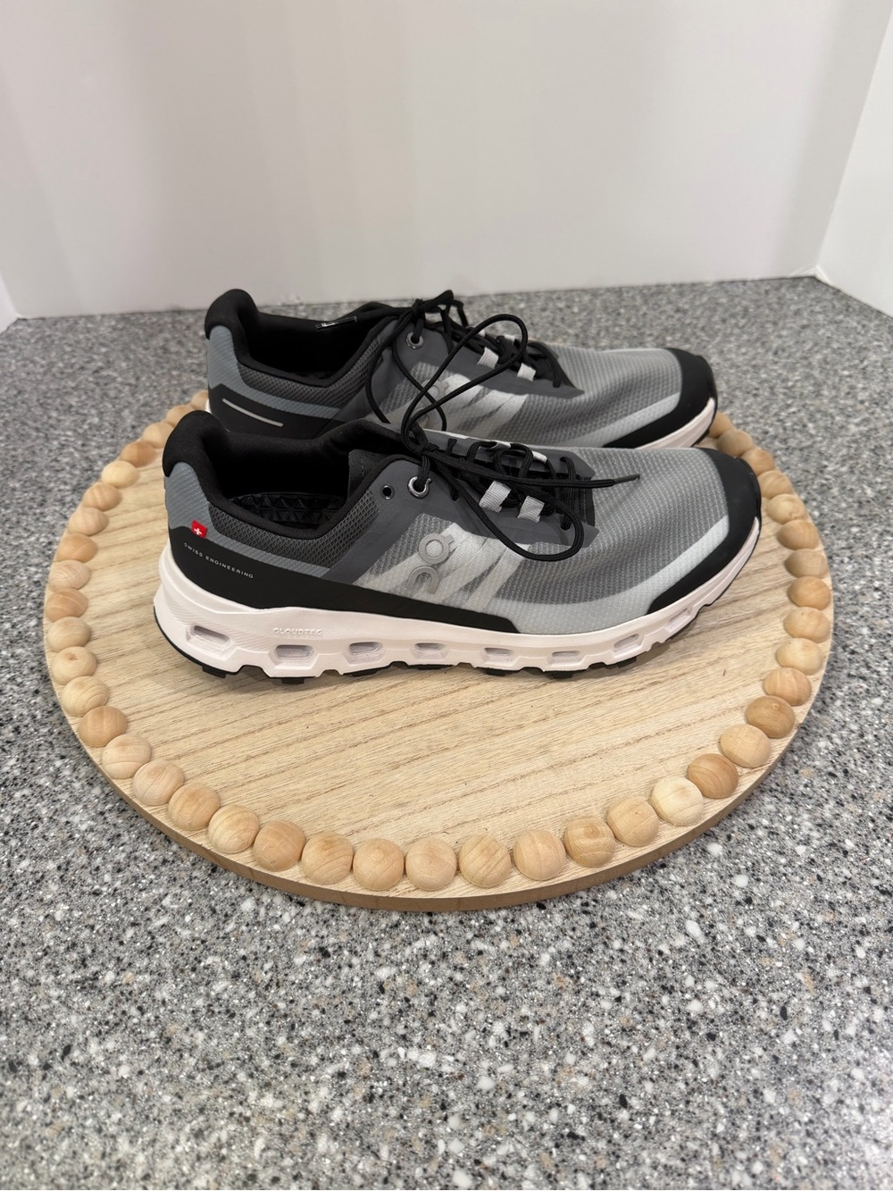 On Cloudvista Women’s 9 Black White Trail Running Shoes NEW